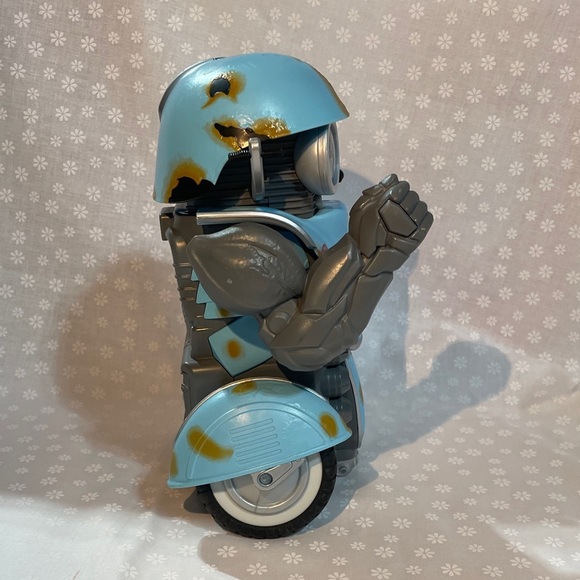 Hasbro Transformers The Last Knight Robot Squeaks Dances Action Figure lights up - Picture 6 of 9